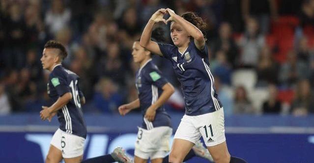  菲尔特女足与男足联训，技术融合探索全新发展路径