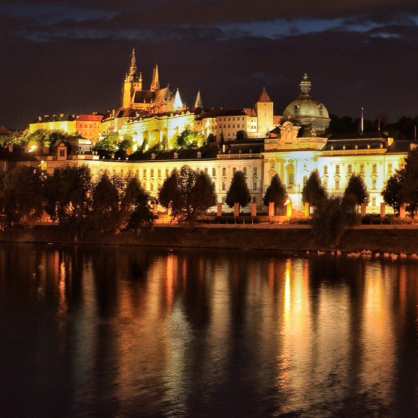 8868- 维罗纳冬窗锁定东欧妖星，潜力无限引热议  